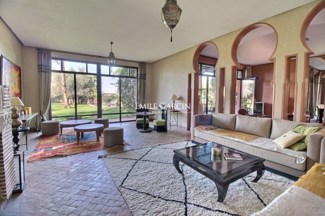 Magnificent house for sale on a golf resort in Marrakech - Emile Garcin Maroc - Image 3