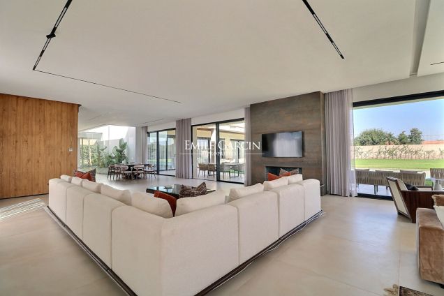 Contemporary villa for sale on a private development near Marrakech - Emile Garcin Maroc - Image 3