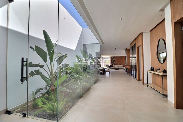 Contemporary villa for sale on a private development near Marrakech - Emile Garcin Maroc - Image 4