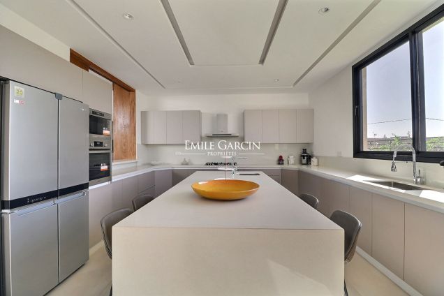 Contemporary villa for sale on a private development near Marrakech - Emile Garcin Maroc - Image 5