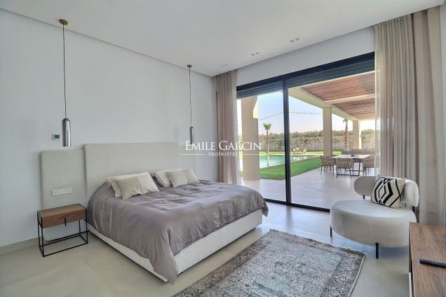 Contemporary villa for sale on a private development near Marrakech - Emile Garcin Maroc - Image 6