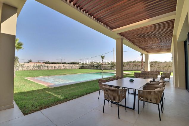 Contemporary villa for sale on a private development near Marrakech - Emile Garcin Maroc - Image 7