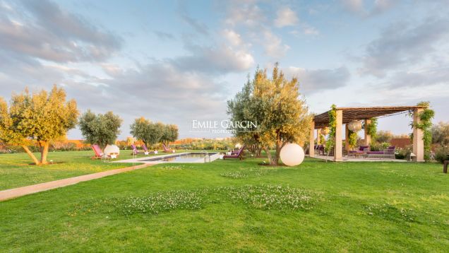 Modern property for sale on the Route d'Amizmiz in Marrakech - Emile Garcin Maroc - Image 2
