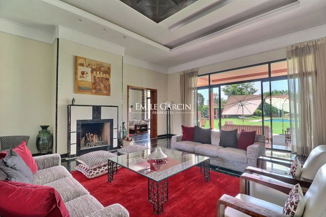 Single-level Art Deco property for sale 15 minutes from the centre of Marrakech - Emile Garcin Maroc - Image 2
