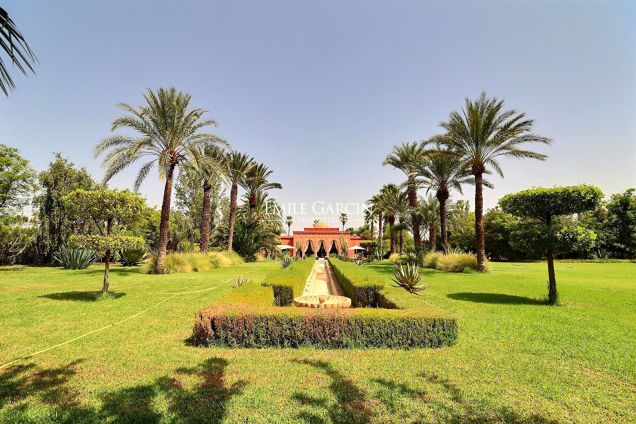 Beautiful property for sale on the Ro... - Emile Garcin Maroc