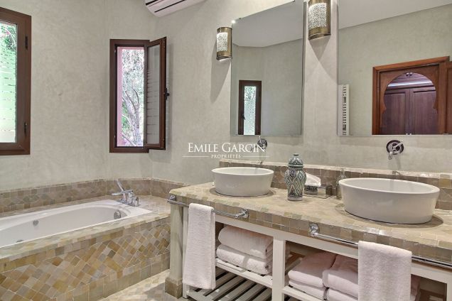 Handsome Moroccan-inspired villa to rent near Marrakech - Emile Garcin Maroc - Image 9
