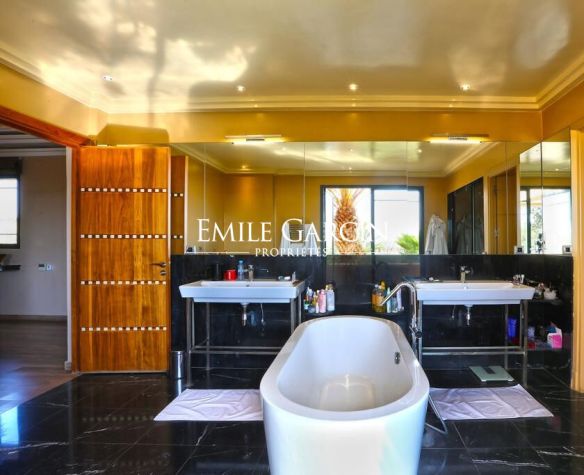 Magnificent modern villa to rent just minutes from Marrakech - Emile Garcin Maroc - Image 9