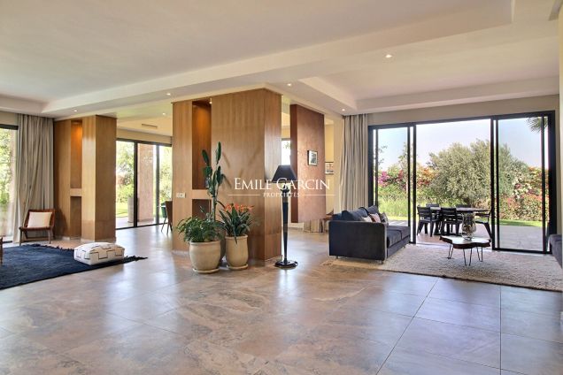 Handsome contemporary property to rent on a gated private development 20 minutes from Marrakech - Emile Garcin Maroc - Image 3