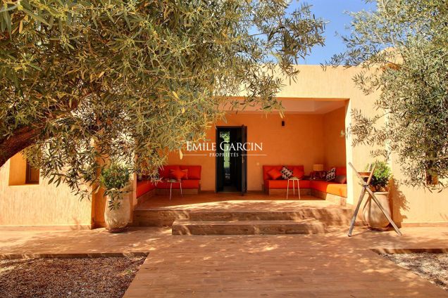 Handsome contemporary property to rent on a gated private development 20 minutes from Marrakech - Emile Garcin Maroc - Image 5