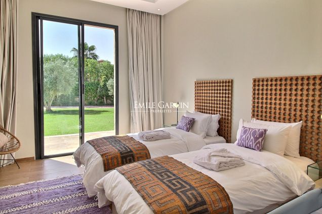 Handsome contemporary property to rent on a gated private development 20 minutes from Marrakech - Emile Garcin Maroc - Image 7
