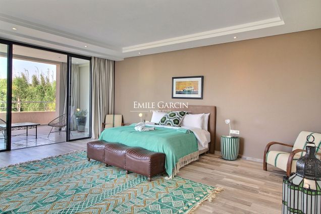 Handsome contemporary property to rent on a gated private development 20 minutes from Marrakech - Emile Garcin Maroc - Image 9