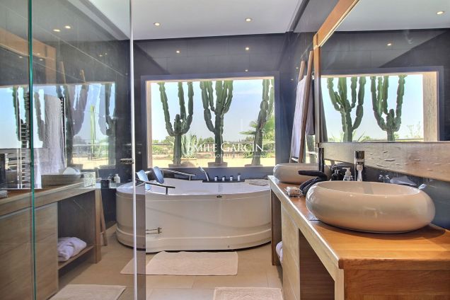 Handsome contemporary property to rent on a gated private development 20 minutes from Marrakech - Emile Garcin Maroc - Image 10