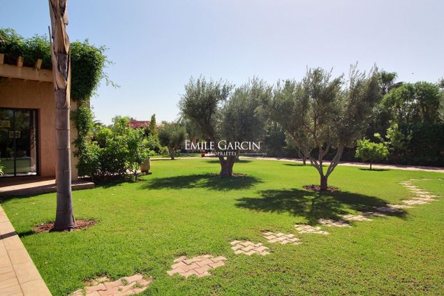 Handsome contemporary property to rent on a gated private development 20 minutes from Marrakech - Emile Garcin Maroc - Image 13