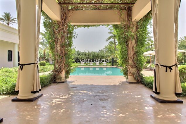 Property to rent in a luxurious private residence in Bab Atlas, Palmeraie - Emile Garcin Maroc - Image 9