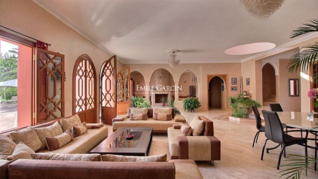 Six-bedroom property to rent on the Route de l'Ourika, 11km from Marrakech - Emile Garcin Maroc - Image 8