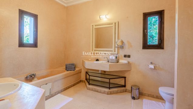 Villa for sale on a golf resort in Marrakech - Emile Garcin Maroc - Image 8