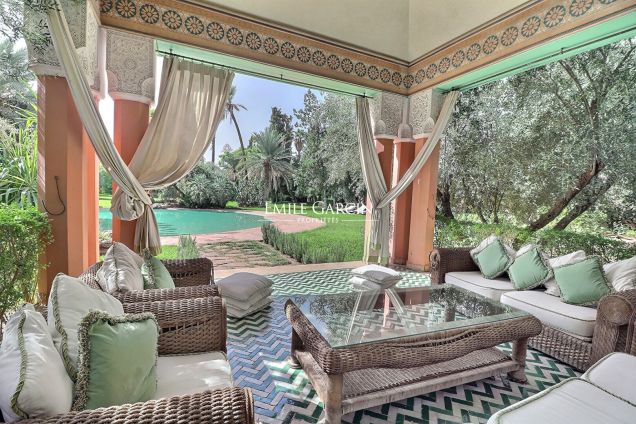 Unique, villa au coeur du triangle d'or de la Palmeraie à Marrakech - Emile Garcin Maroc - Image 11