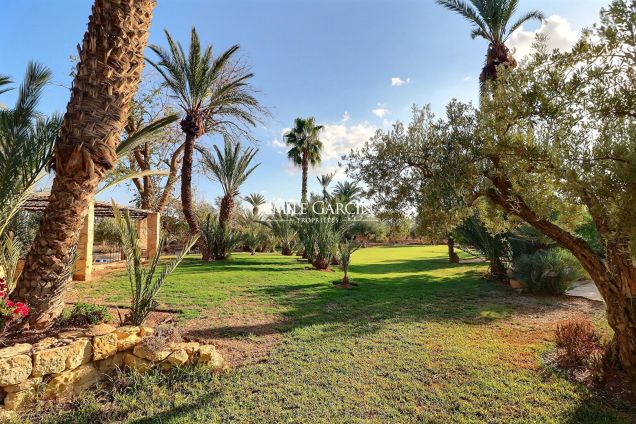 À vendre villa sur la route de Fès à Marrakech - Emile Garcin Maroc - Image 1
