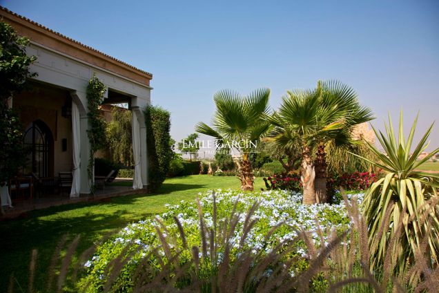À vendre superbe propriété en front de golf à Marrakech - Emile Garcin Maroc - Image 1