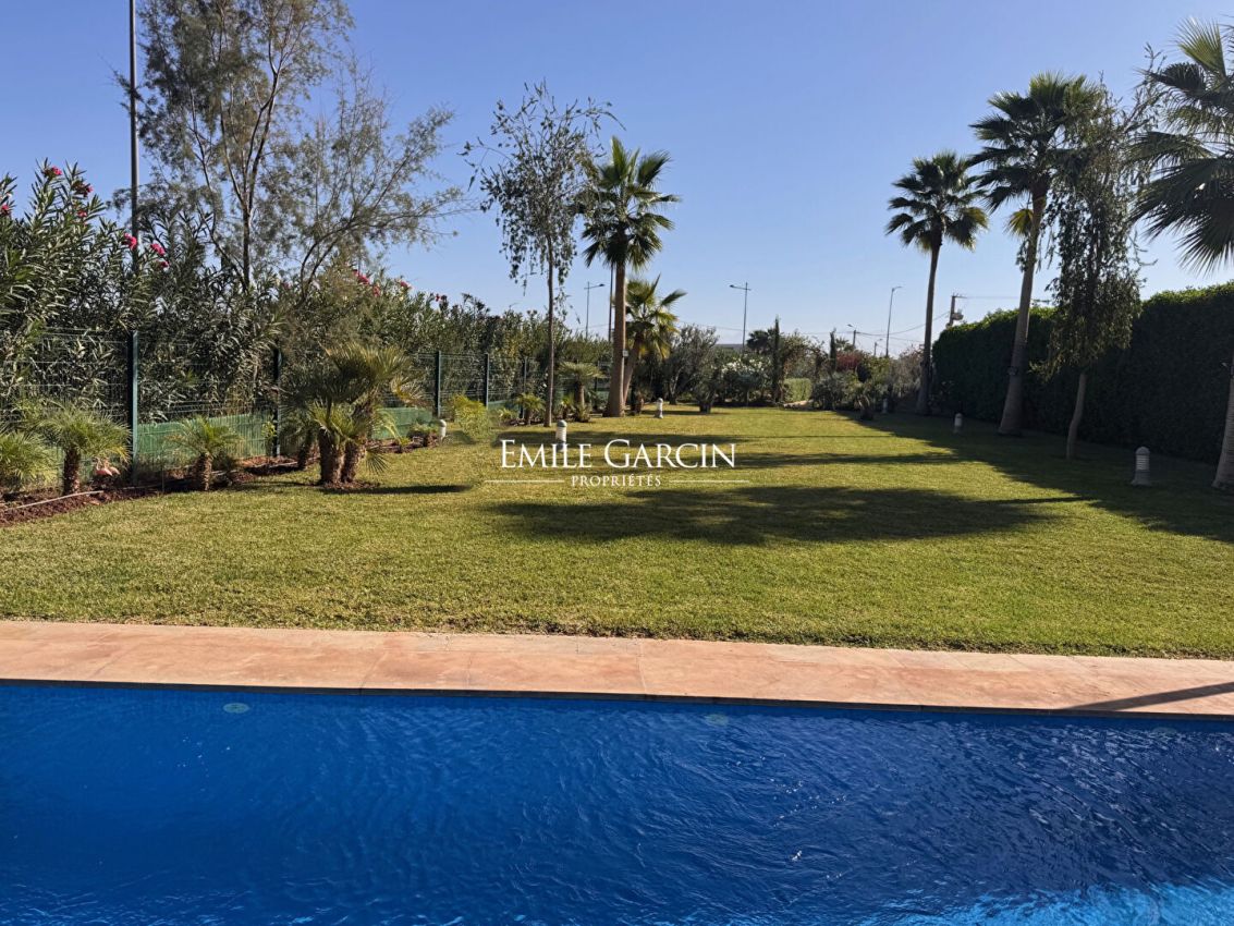 Villa for sale on a golf resort near the centre of Marrakech - Emile Garcin Maroc - Image 3