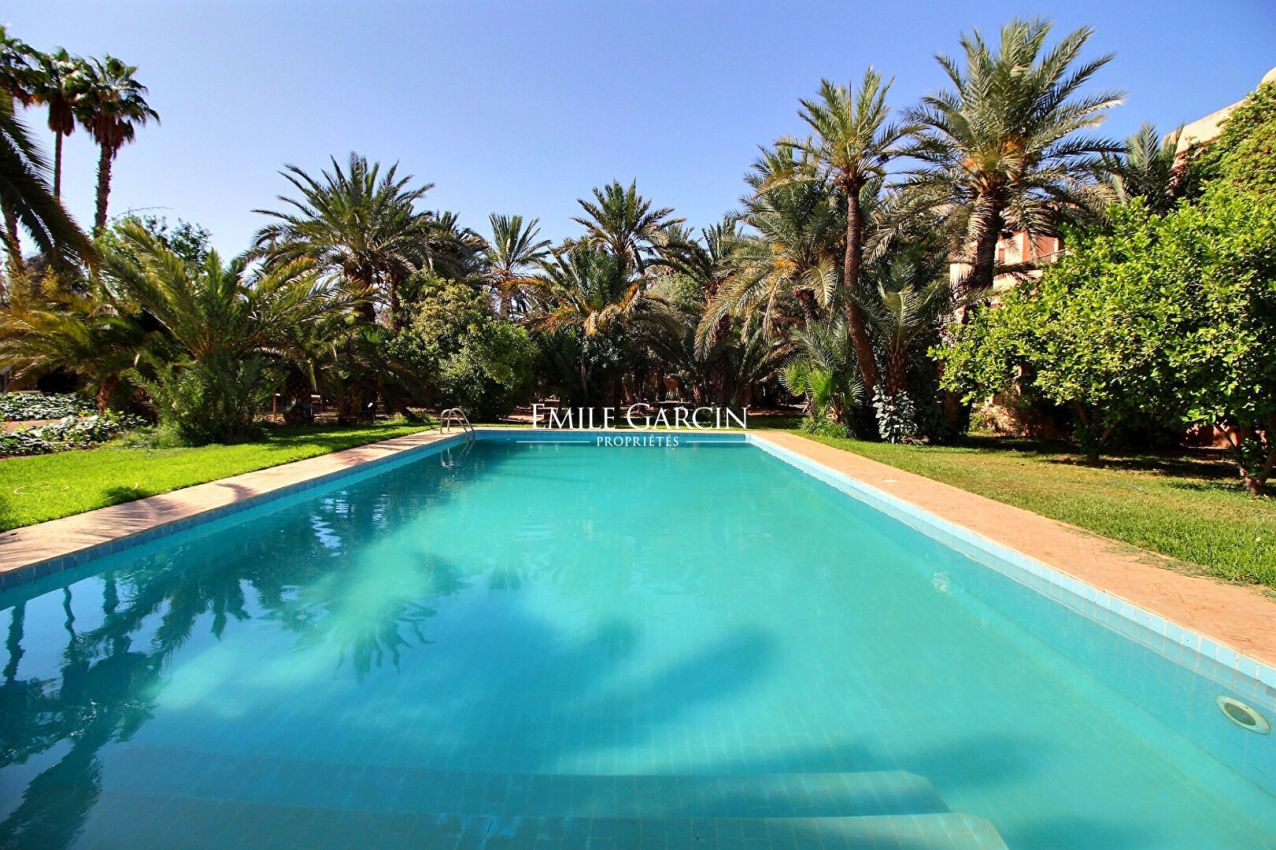 Property designed by architect Bill Willis for sale in the Palmeraie district of Marrakech - Emile Garcin Maroc - Image 2