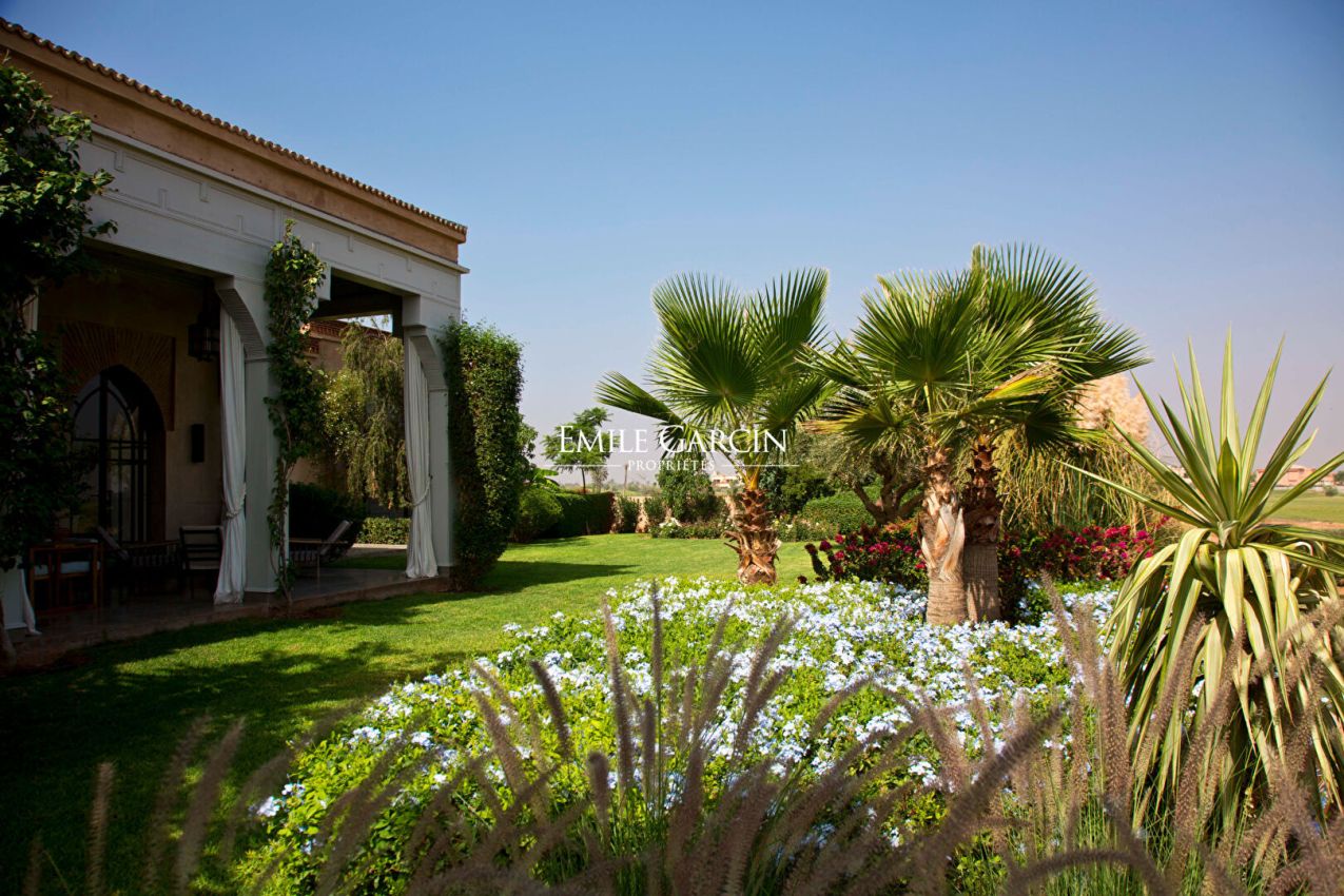 À vendre superbe propriété en front de golf à Marrakech - Emile Garcin Maroc - Image 1